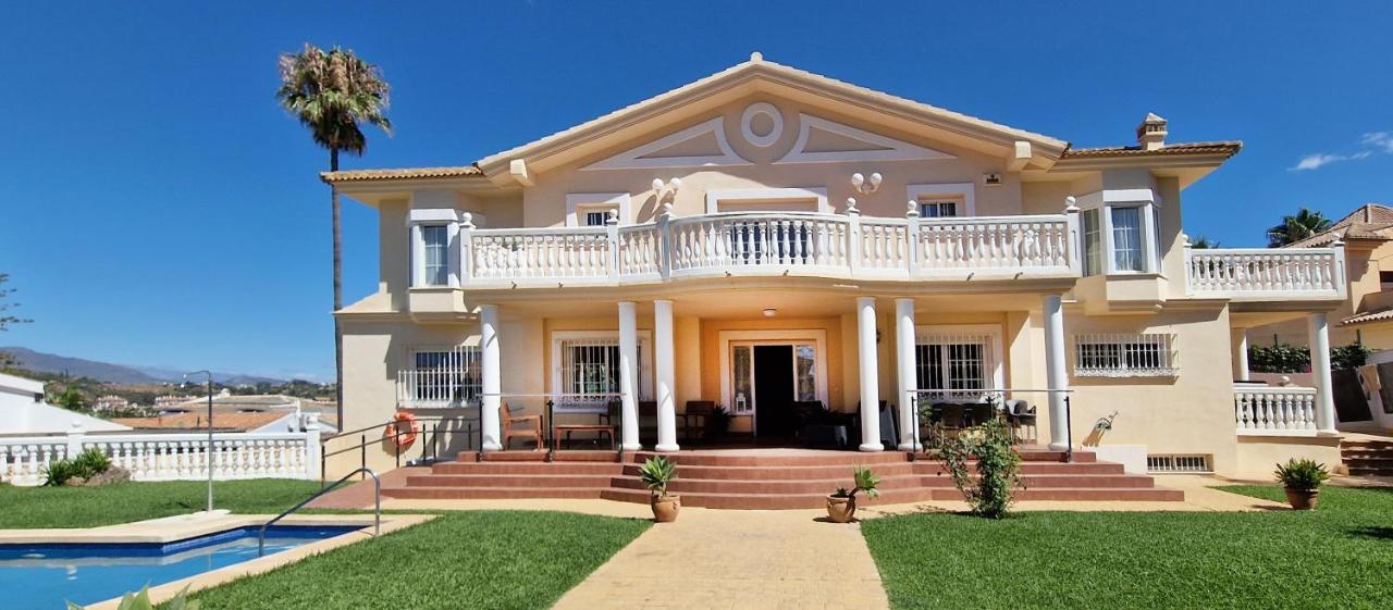 Golden Villa Costa Del Sol - Big Private Pool - Bbq - Good Location ฟูเอนฮิโรลา ภายนอก รูปภาพ