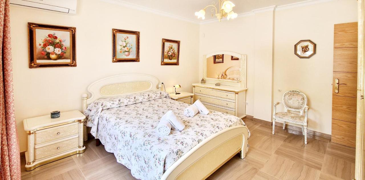 Golden Villa Costa Del Sol - Big Private Pool - Bbq - Good Location ฟูเอนฮิโรลา ภายนอก รูปภาพ